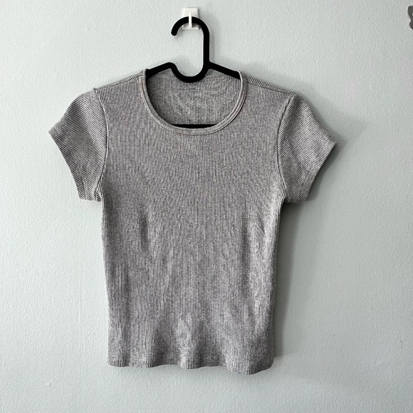 Brandy Melville ribbed shirt -new - Picture 1 of 2